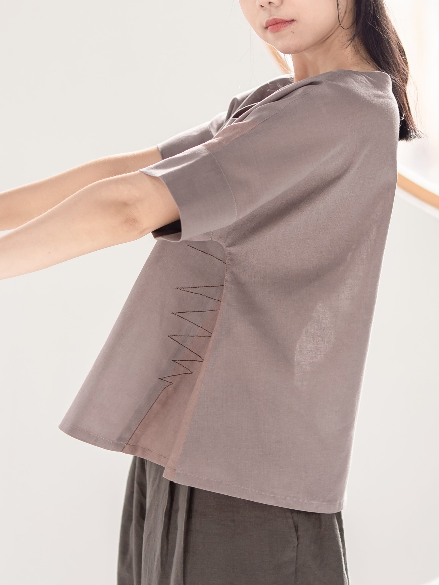 Candith｜Dark Brown Zigzag Hand-Stitching Linen Top