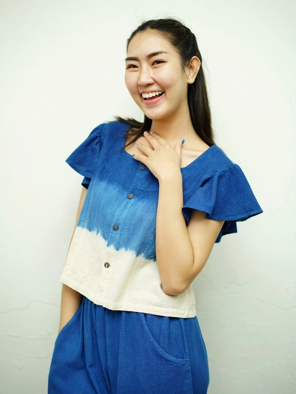 Hug Fai Hug D｜Square Neck Ruffle Sleeves 3 Tones Indigo Dyed Blouse