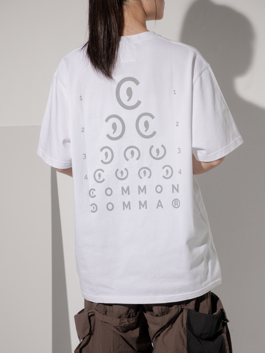 Common Comma｜White Eye Testing Back Prints SS Tee