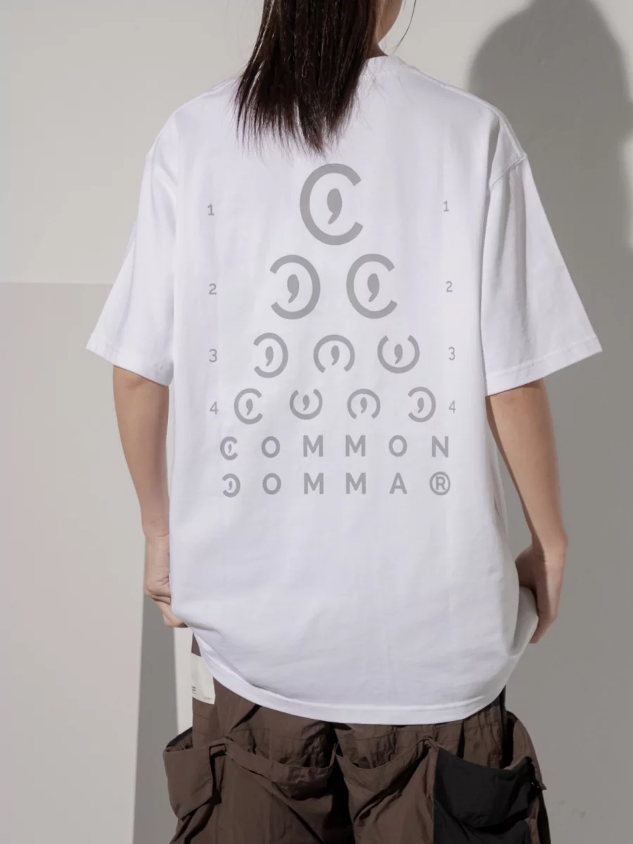 Common Comma｜White Eye Testing Back Prints SS Tee