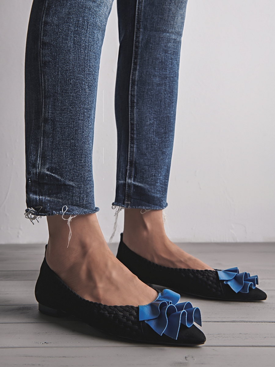 Lexx Moda｜ Ruffle Woven Flats Blue