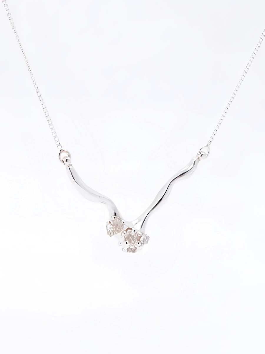 Space Ice｜Magenta Mist Herkimer Diamond V Necklace (Silver)