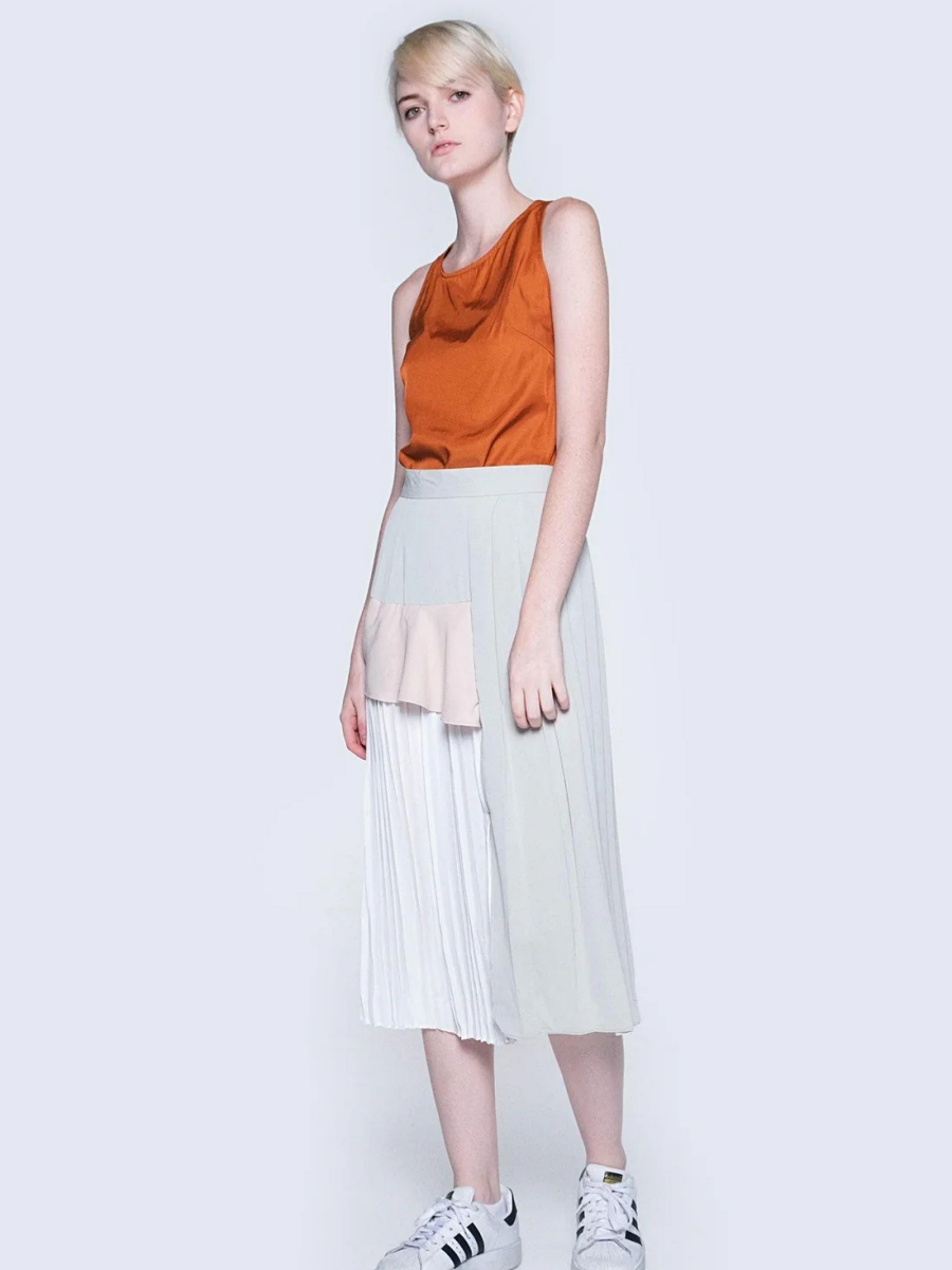 Salient Label｜Tivri Asymmetric Back Top