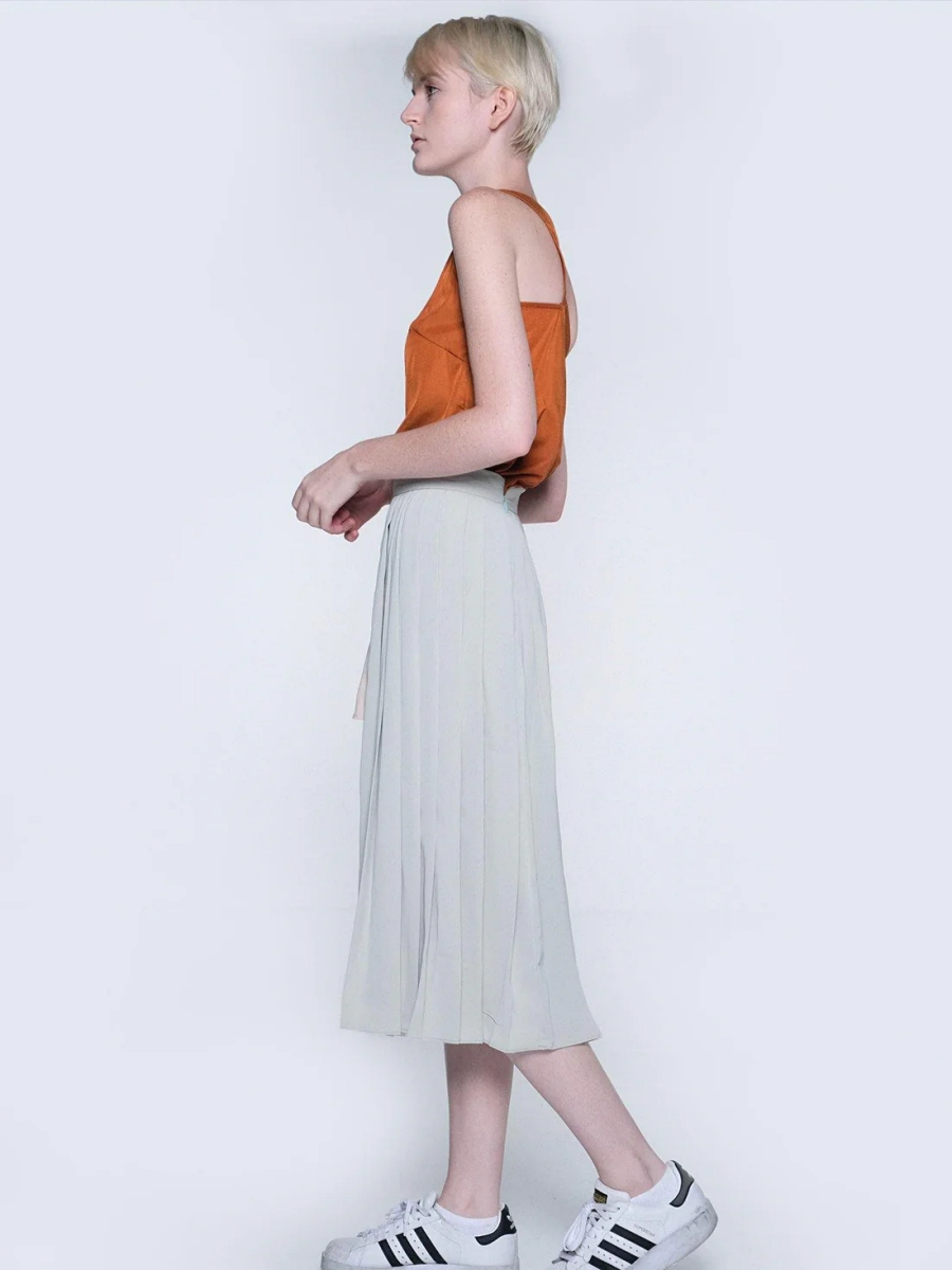 Salient Label｜Tivri Asymmetric Back Top