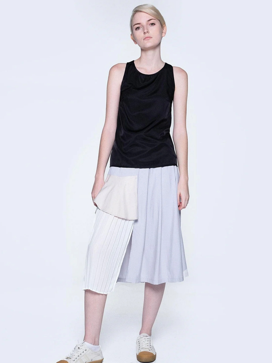 Salient Label｜Tivri Asymmetric Back Top