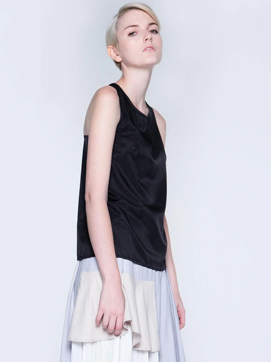 Salient Label｜Tivri Asymmetric Back Top