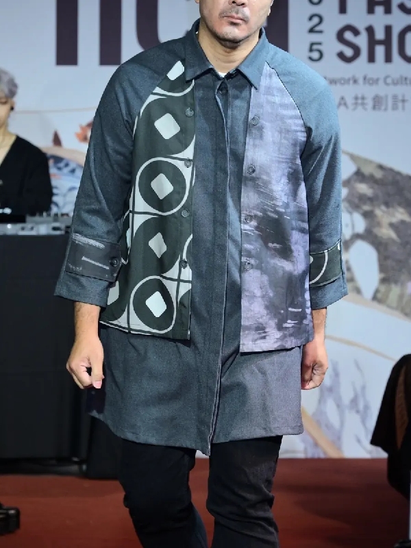 史博 x Kevin x CLA 新莽大泉五十銅範人流軌跡假兩件拼接長版上衣